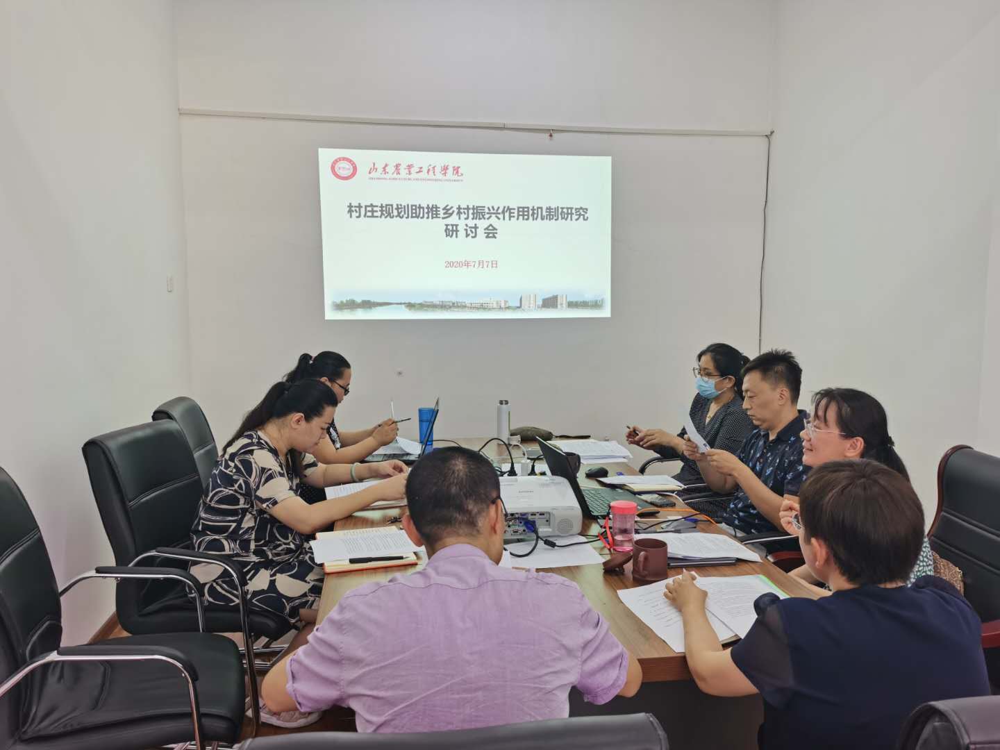 我院组织召开“村庄规划助推乡村振兴作用机制研究研讨会”
