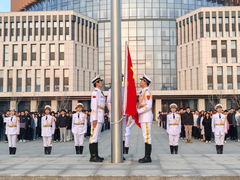 我院承办“三月春风暖，雷锋志愿红”主题升旗仪式